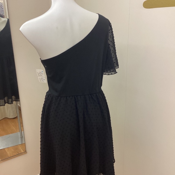 The year round little black dress. - Picture 3 of 4